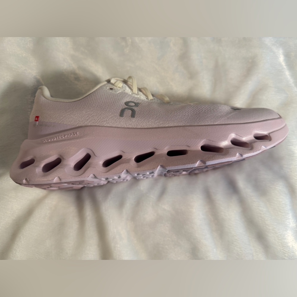 On Cloudtilt Womwn’s Running Shoe - Picture 7 of 15